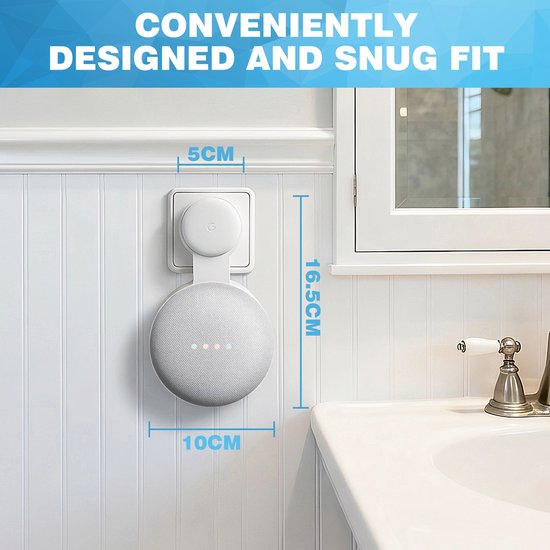 Witte houder voor Google Nest Mini in een stopcontact in een badkamer, met afmetingen 16,5 cm hoog, 10 cm breed en 5 cm diep.