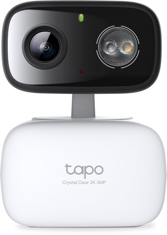 Tapo beveiligingscamera met witte basis en zwart/wit camerahuis. Heeft lens en spotlight.