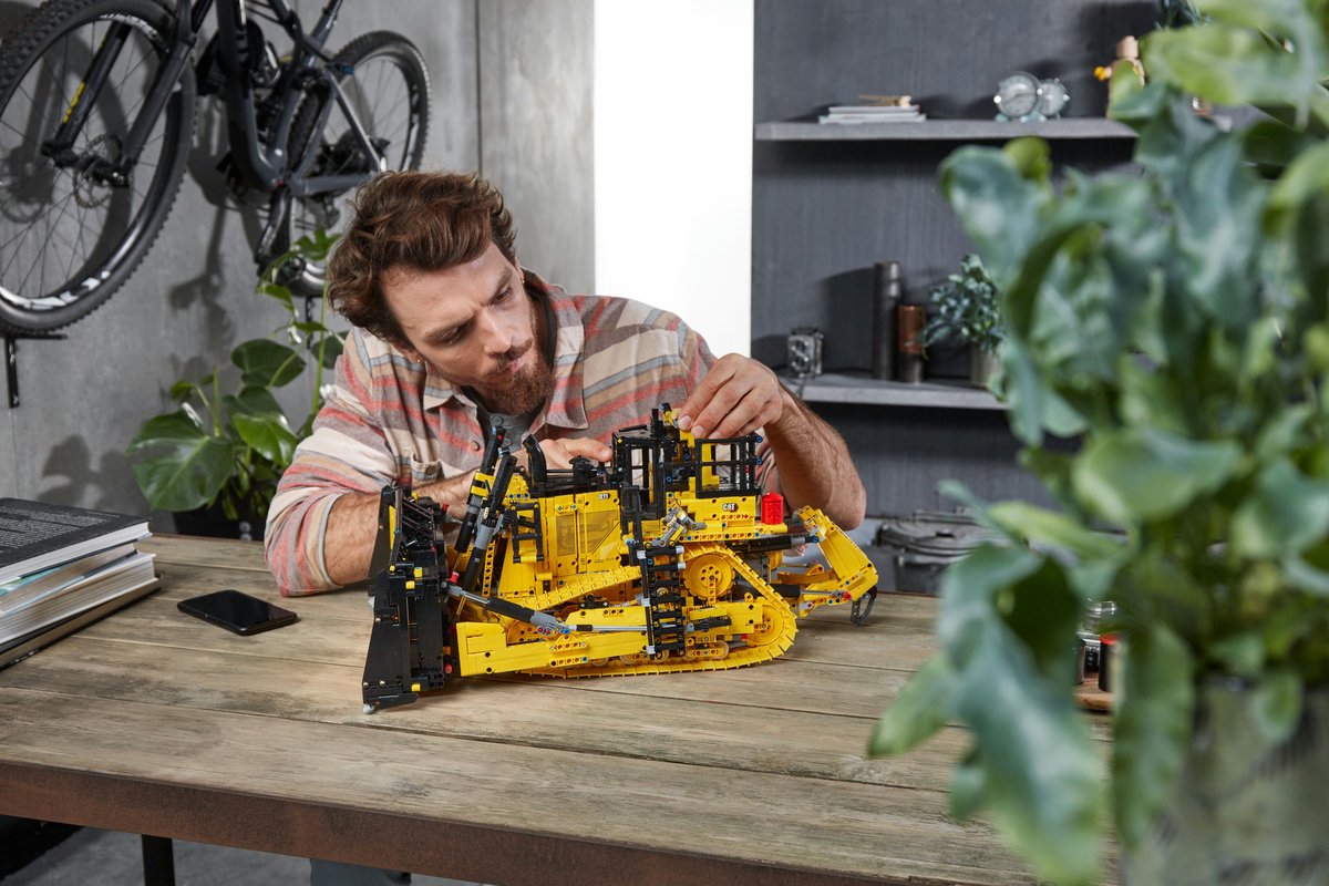 LEGO Technic Cat D11 Bulldozer met App-besturing - 42131 — afbeelding 4