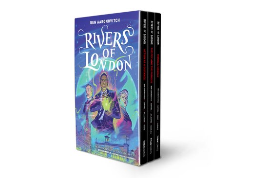 De 'Rivers of London' graphic novel collectie, volumes 7-9, met een kleurrijke illustratie van personages voor de skyline van Londen.