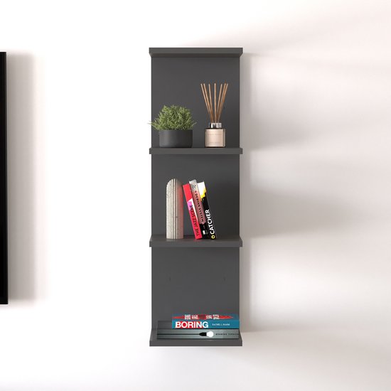 Donkergrijs wandrek met vier planken, gedecoreerd met plant, diffuser en boeken.