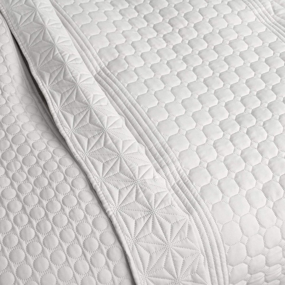XXL Bedsprei en Sofaplaid - 170 x 220 cm - Stijlvolle en Omkeerbare Deken met Delicate Kleuren