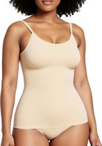 Model van voren gezien in een beige, mouwloze shapewear top met spaghettibandjes.