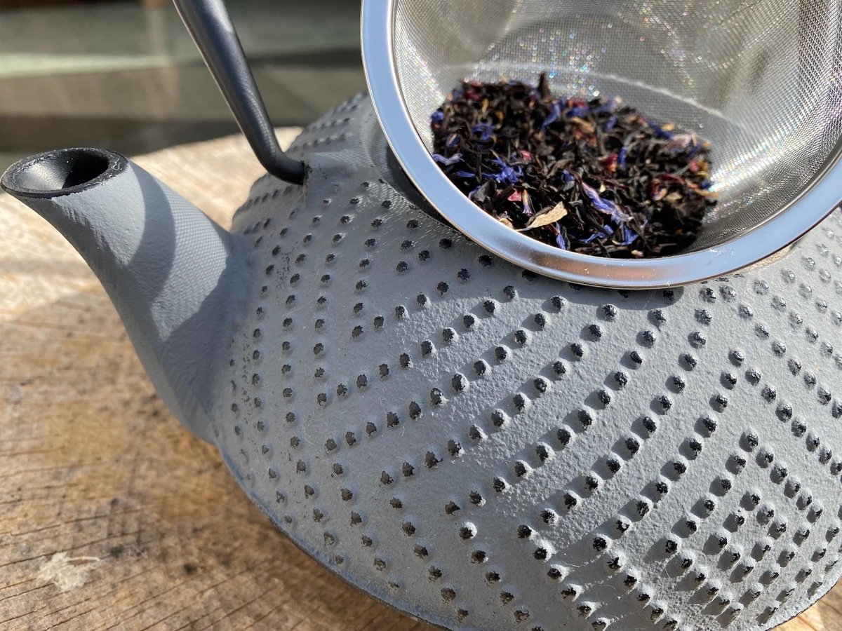 Unyqoos® Stijlvolle grijze gietijzeren theepot met roestvrijstalen filter 1,2 liter — cadeau in Koken & Dineren - foto 5