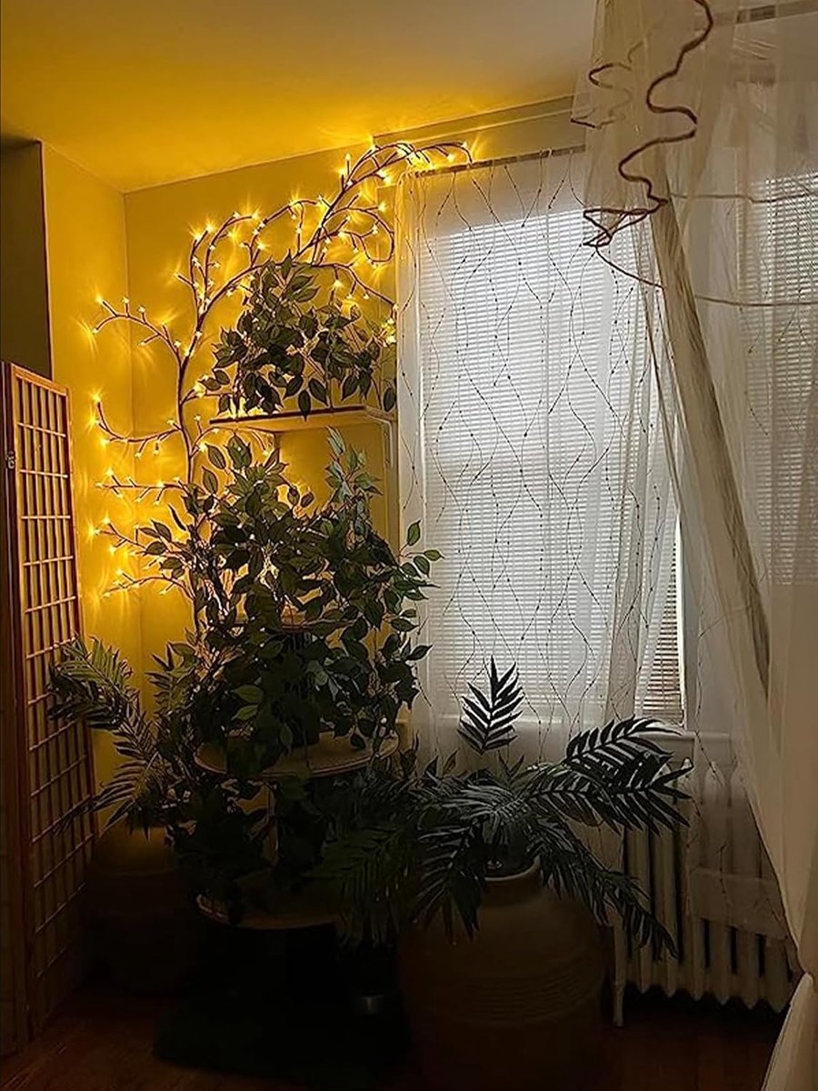 Wilgenkransverlichting - Met afstandsbediening/dimfunctie - 1,8 meter - Decoratieve krans - Kunstmatige takken - Bevat 96 LED's - Sfeervolle slingerverlichting - Stekker - Geschikt voor wand- en slaapkamerdecoratie - 1 stuk — cadeau in Wonen & Interieur - foto 5