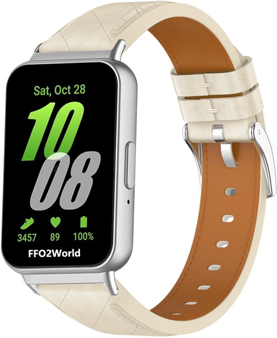Zilverkleurige smartwatch met beige lederen bandje met ruitpatroon en zilverkleurige gesp.