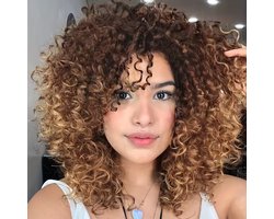 Daity 1 Damespruik met krullen - Synthetische volumineuze Afrikaanse krullenpruik met pony - Geschikt voor styling met hitte, gemakkelijk te dragen voor beginners, perfect voor dagelijks gebruik, feestjes, Halloween, Kerstmis en cosplay (bruin)