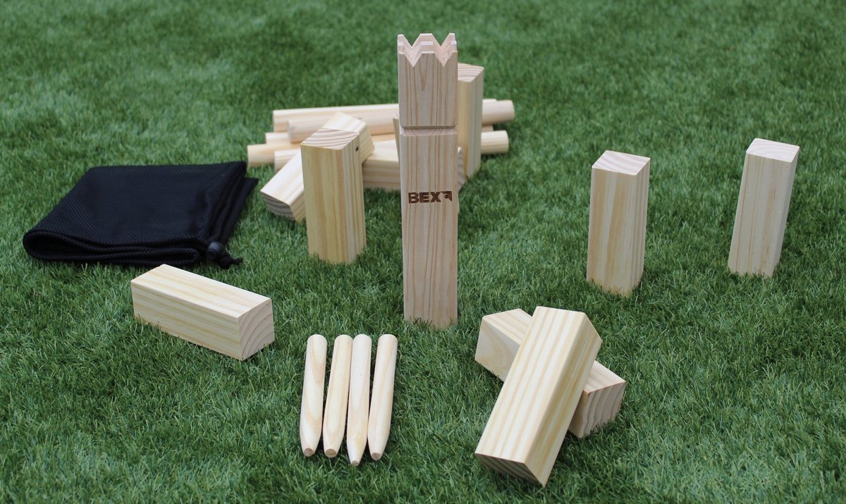 Bex Kubb Basic – Zweeds Vikingschaak – Toegankelijk Buitenspel – FSC Grenenhout – Koning Met Houtkleurige Kroon – Vanaf 8 Jaar – Inclusief Opbergnet Met Trekkoord — afbeelding 14