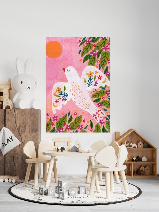IXXI wanddecoratie met illustratie van witte vogel op roze achtergrond in kinderkamer.