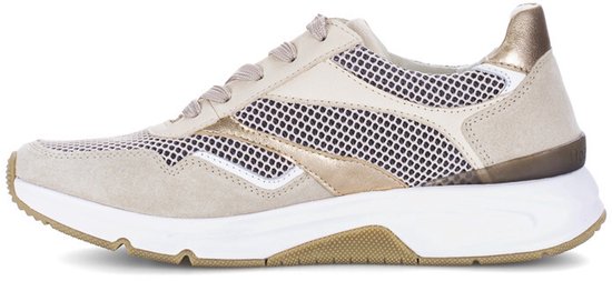 Crème leren sneaker met beige suède, mesh, gouden accenten en ritssluiting.