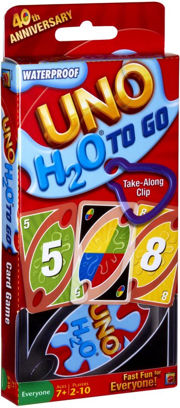Verpakking van het "UNO H2O TO GO" kaartspel, met een rode achtergrond en "WATERPROOF" erop. De voorkant toont kaarten met de nummers 5, 8 en symbolen.