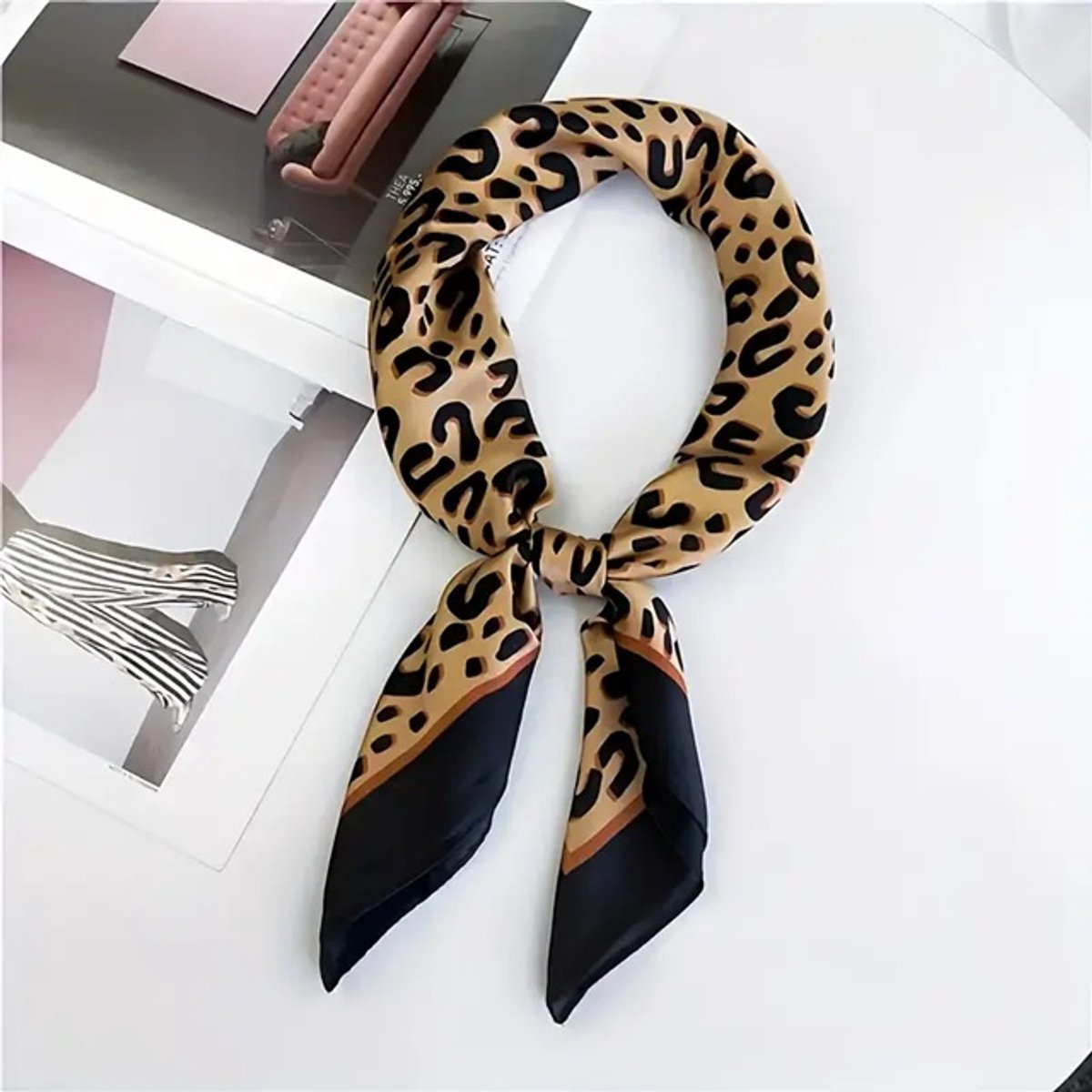 Sjaaltje - Scarf- Accessories - Dames- Bandana's- Halsdoek - Imitatie Zijde- Panter - Bruin