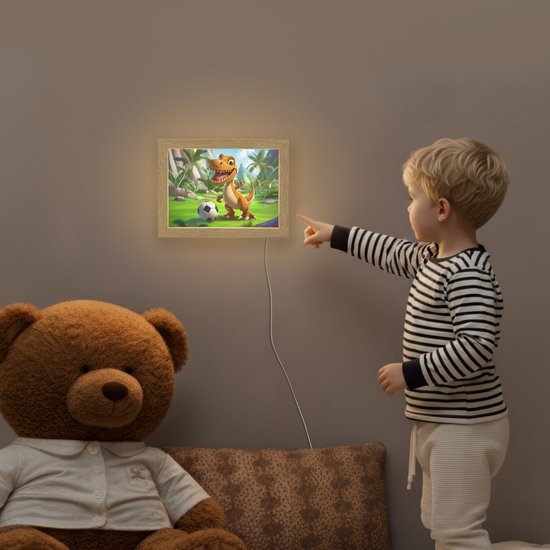 Nachtlampje 20x15 cm - Kinder lamp - Dino - Voetbal - Groen - Tafellamp kinderkamer - Slaapkamer lamp - Bedlamp kinderen - Kinderlampje stopcontact - Wandlamp babykamer - Nachtlampjes van Decopatent — afbeelding 5