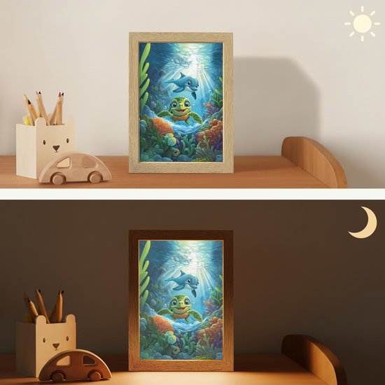 Nachtlampje 15x20 cm - Kinder lampje - Schildpad - Dolfijn - Oceaan - Tafellamp kinderkamer - Slaapkamer lamp - Bedlamp kinderen - Kinderlampje stopcontact - Wandlamp babykamer - Nachtlampjes van Decopatent — afbeelding 4