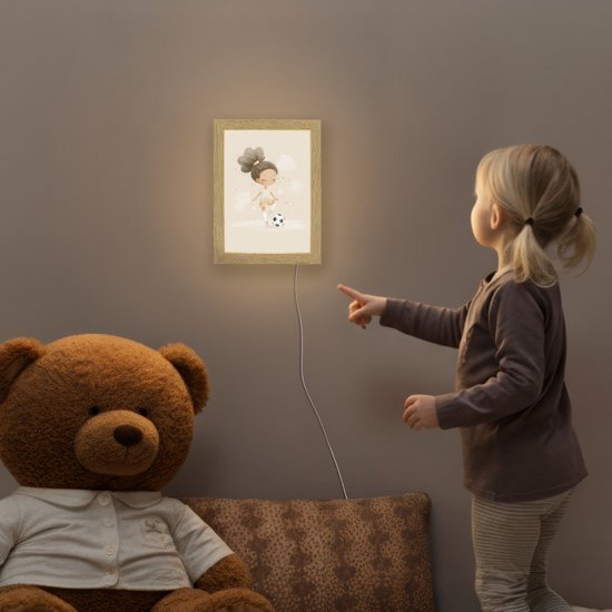 Nachtlampje 15x20 cm - Kinder lampje - Meisje - Voetbal - Beige - Tafellamp kinderkamer - Slaapkamer lamp - Bedlamp kinderen - Kinderlampje stopcontact - Wandlamp babykamer - Nachtlampjes van Merkloos — afbeelding 5