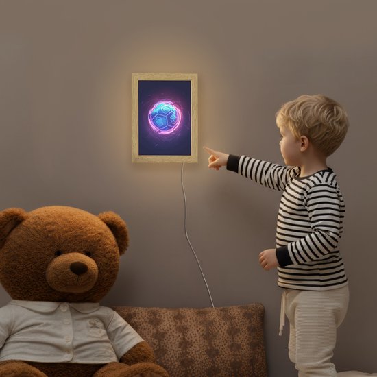 Nachtlampje 15x20 cm - Kinder lampje - Voetbal - Sport - Blauw - Paars - Tafellamp kinderkamer - Slaapkamer lamp - Bedlamp kinderen - Kinderlampje stopcontact - Wandlamp babykamer - Nachtlampjes van Merkloos — afbeelding 5