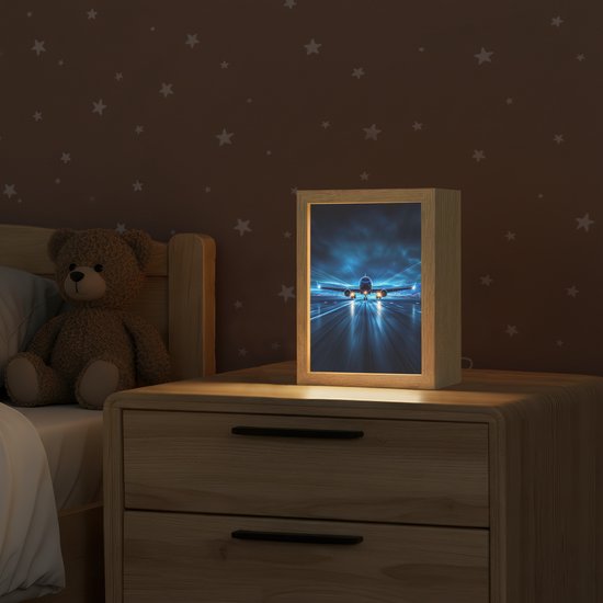 Nachtlampje 15x20 cm - Kinder lamp - Vliegtuig - Blauw - Futuristisch - Tafellamp kinderkamer - Slaapkamer lamp - Bedlamp kinderen - Kinderlampje stopcontact - Wandlamp babykamer - Nachtlampjes van Merkloos — afbeelding 2