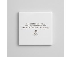De Koffie Loopt Grappige Tekst Decoratieve Tegel – Humoristische Keuken Wanddecoratie – 15 x 15 cm