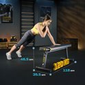 Zwarte fitnessbank van Trex Sport, 118 cm lang, met een draagvermogen van 120 kg. Een vrouw in sportkleding doet een oefening.
