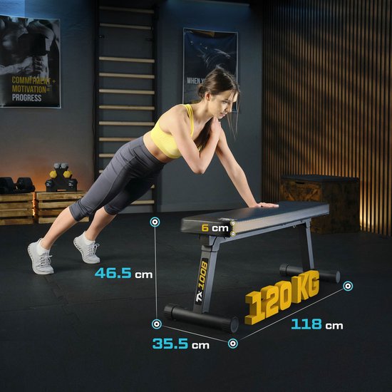 Zwarte fitnessbank van Trex Sport, 118 cm lang, met een draagvermogen van 120 kg. Een vrouw in sportkleding doet een oefening.