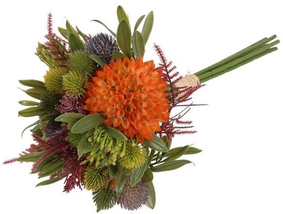 Boeket met oranje dahlia's, groene bladeren en paarse accenten, gebonden met touw.