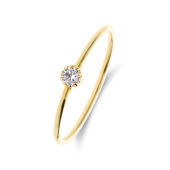 Trois gros plans d'une bague dorée avec un zircon.