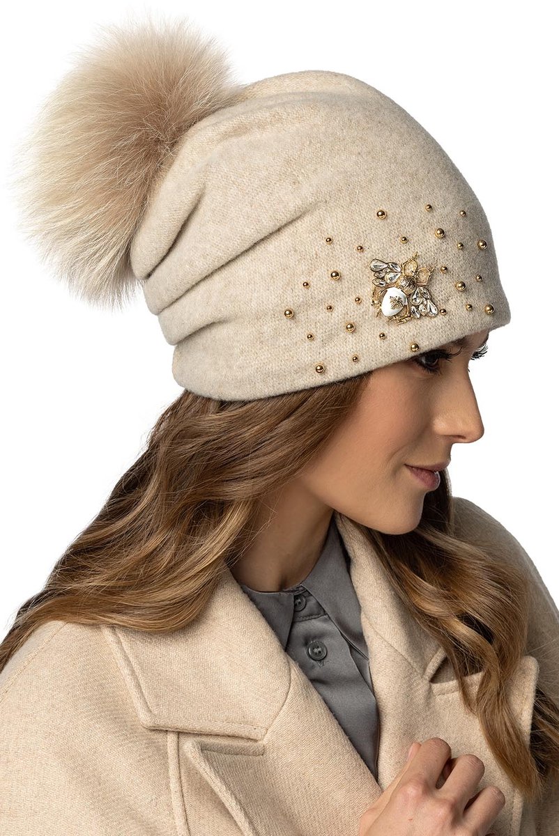Vivisence Dames Wintermuts - Wol Met Fleece Voering En Afneembare Pompon - Warm En Comfortabel In Koude Dagen Met Elegante Handgemaakte Versiering Met Kralen En Subtiel Insectmotief - Beige