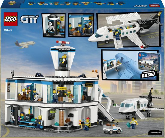 Achterkant van LEGO City luchthaven set met vliegtuig. Toont details van het gebouw en speelscenario's.