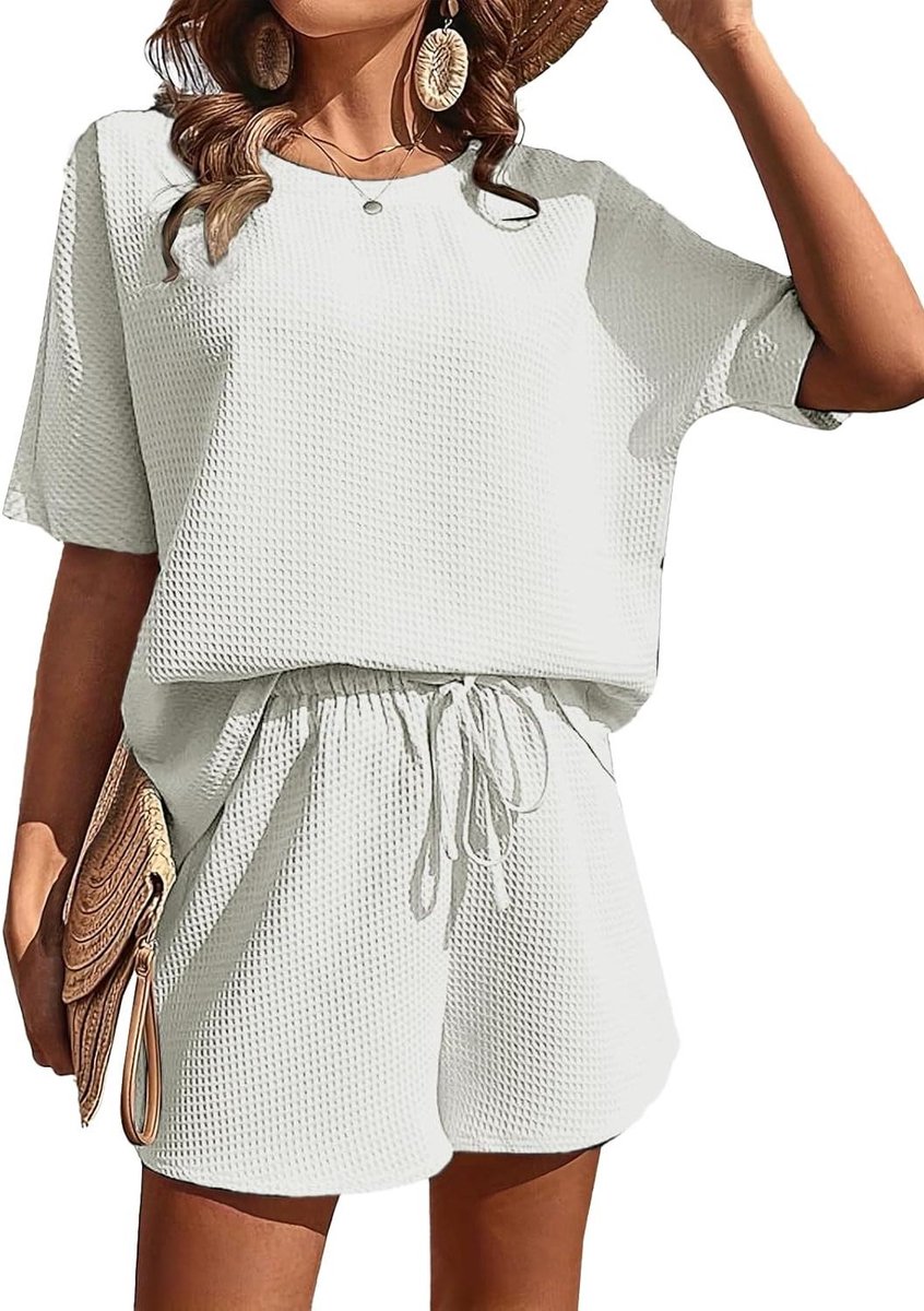 Ronte - Zomerse tweedelige dames loungewear set met sexy U-hals en broek voor strandvakantie.