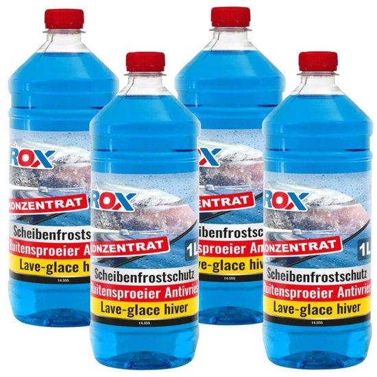 Vier flessen ROX ruitensproeiervloeistof concentraat. Blauwe vloeistof in doorzichtige plastic flessen met rode doppen. Elke fles heeft een label met de tekst 'ROX KONZENTRAT Scheibenfrostschutz Ruitensproeier Antivries Lave-glace hiver 1L'.