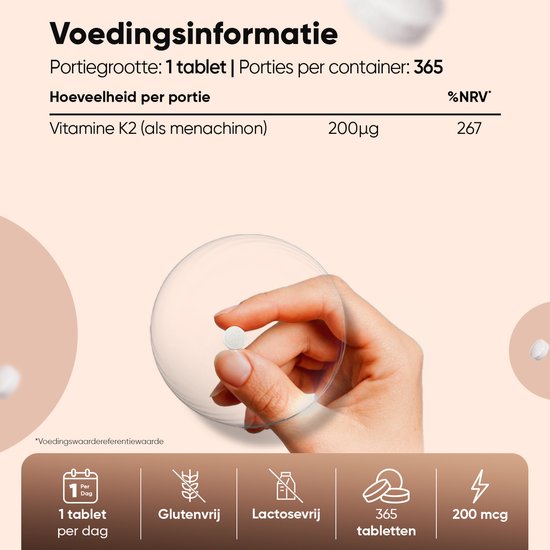 Een hand die een tablet vasthoudt boven een glazen schijf, met onderaan iconen voor '1 tablet per dag', 'Glutenvrij', 'Lactosevrij', '365 tabletten' en '200 mcg'.