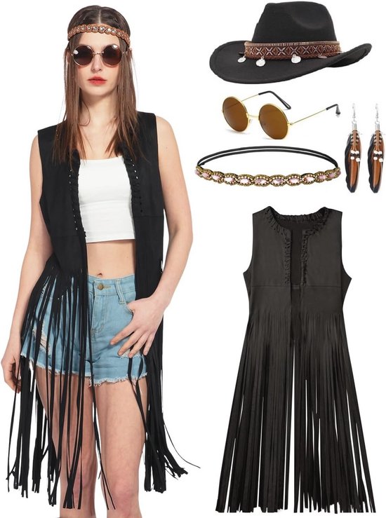 Mannequin portant un gilet noir sans manches à franges, short en jean, haut blanc, bandeau et lunettes de soleil. Accessoires : chapeau de cow-boy noir, lunettes rondes, boucles d'oreilles.