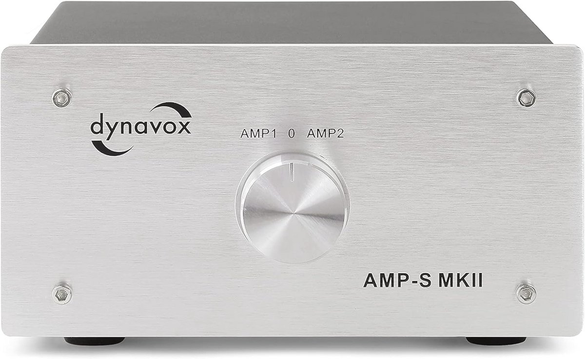 Versterker en boxschakelaar in metalen behuizing voor stereo en surround audio