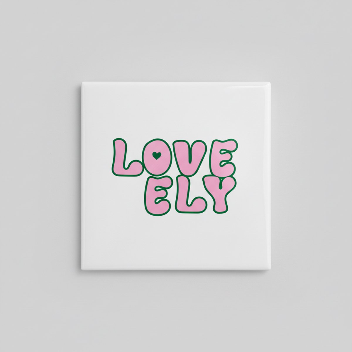 Schattige Liefde Quote Decoratie Tegel “Lovely” – Moderne Romantische Wand- & Woondecorati