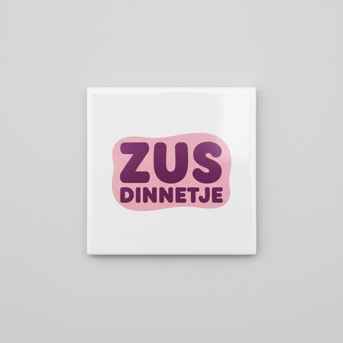 “Zus Dinnetje” Schattige Zus Keramische Tegel – 15×15 cm Roze Ontwerp Cadeau & Muurdecorat