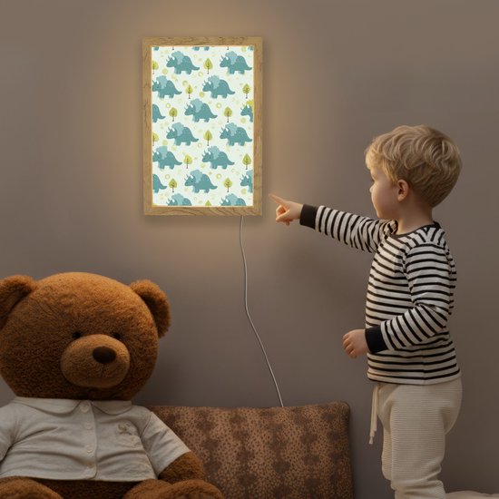 Nachtlampje 20x30 cm - Kinder lamp - Triceratop - Blauw - Stippen - Boompjes - Tafellamp kinderkamer - Slaapkamer lamp - Bedlamp kinderen - Kinderlampje stopcontact - Wandlamp babykamer - Nachtlampjes van Hitsujiko — afbeelding 5