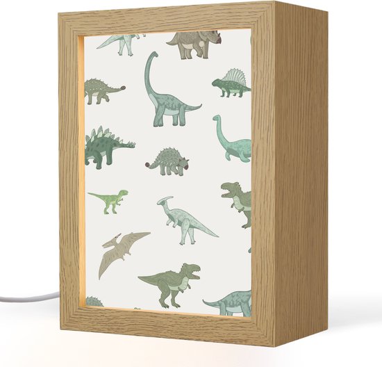 Lampe de chevet en bois avec un motif de dinosaures verts sur fond clair.