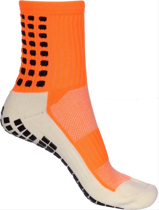 Oranje sportsokken met beige hiel en zwarte anti-slip blokjes op de zool en bovenkant.