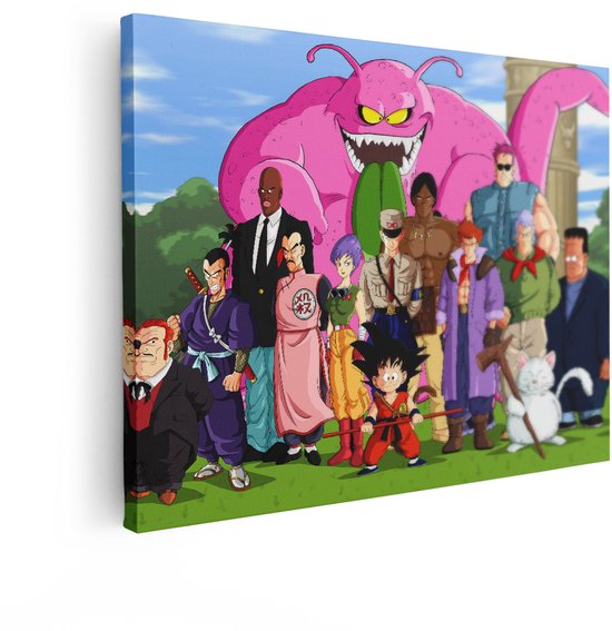Een groepsfoto van animepersonages, waaronder Goku, met een roze monster op een grasveld.