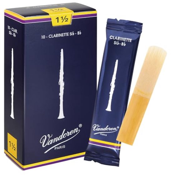 Vandoren doos met 10 klarinet rieten 1 1/2. De doos is donkerblauw met een afbeelding van een klarinet en het Vandoren logo.