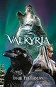 Boekomslag met de titel 'Valkyrja'. De cover toont een wolf die huilt onder het noorderlicht, een kraai en een vrouw met blonde vlechten, gekleed in bont.