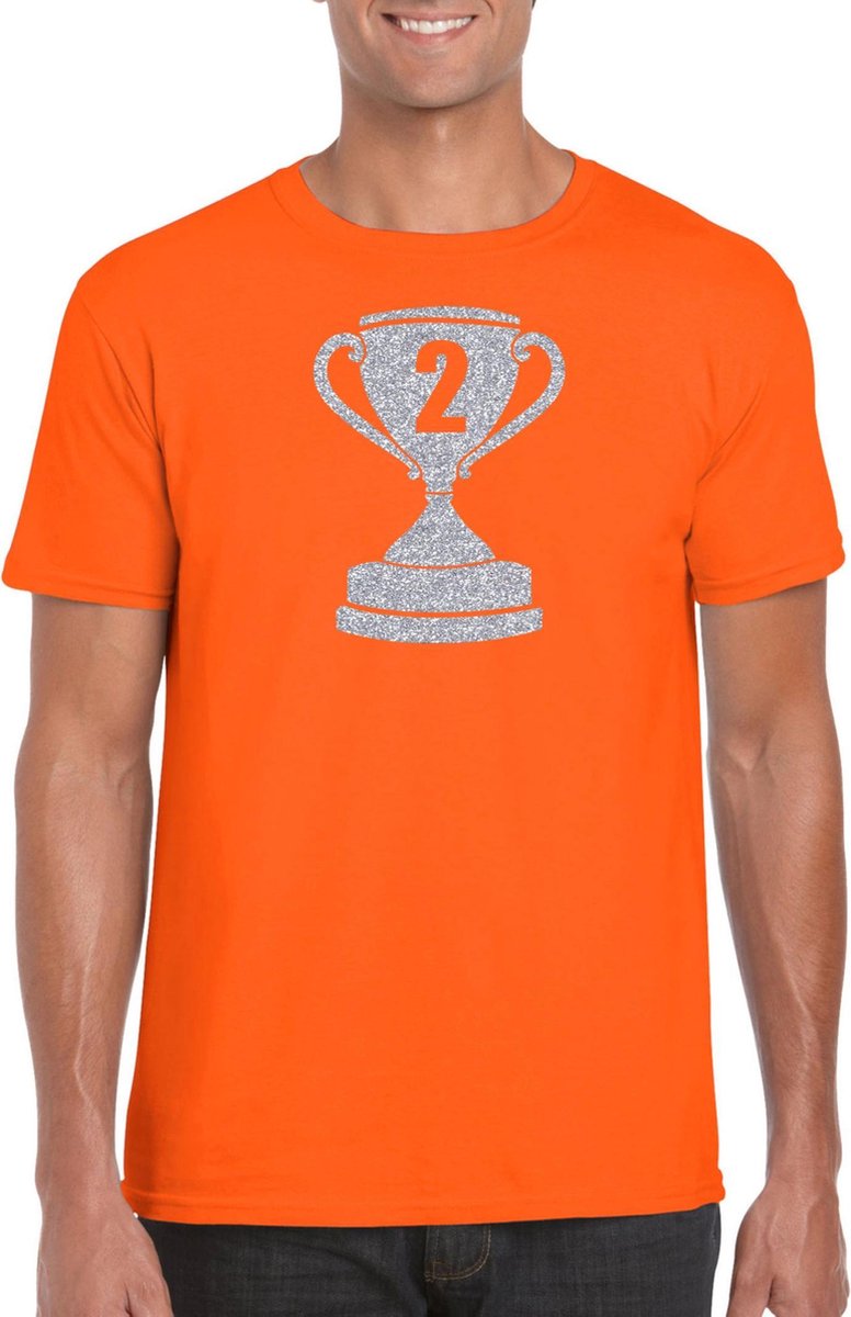 Afbeelding van product Bellatio Decorations  Zilveren kampioens beker / nummer 2 t-shirt / kleding - oranje - voor heren - NR.2 - kampioens shirts / winnaars / outfit XXL  - maat XXL