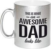 Awesome dad cadeau mok / beker zilver voor Vaderdag 330 ml