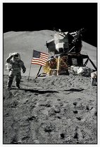 Astronaut salutes beside U.S. flag (maanlanding) - Foto op Akoestisch paneel - 60 x 90 cm