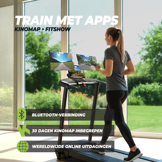 Vrouw op zwarte loopband VirtuFit TR-50i, train met Kinomap en Fitshow apps.