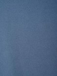Gedetailleerde textuur van blauwe poloshirtstof.