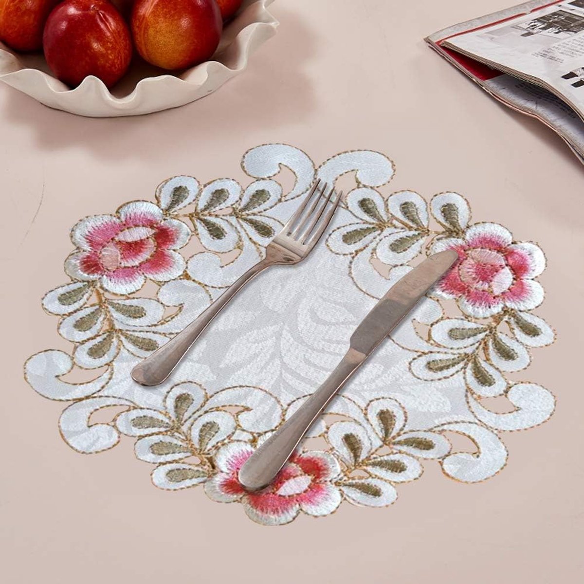 Ronde Doilies Geborduurde Placemats Bloemen Snijwerk Lace - Set van 4 (24 x 24 cm)