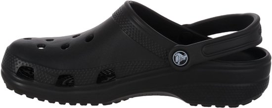 Sabot Crocs noir, profil visible, avec bride au talon et perforations.