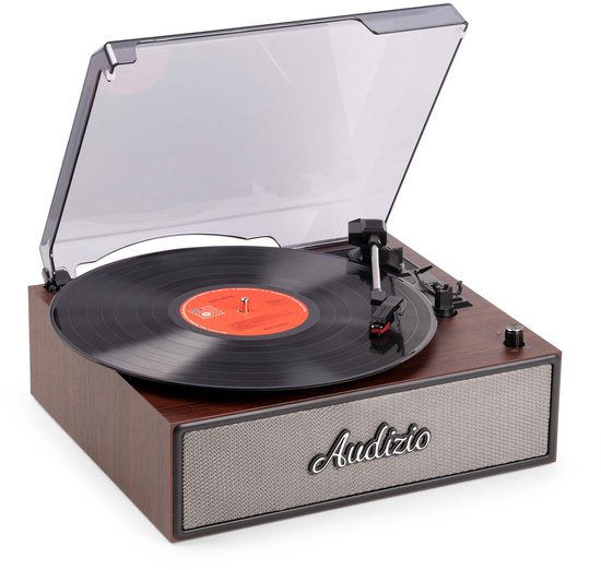 Retro platenspeler met houtlook en zilverkleurige speaker, draaiende vinylplaat en open kap.