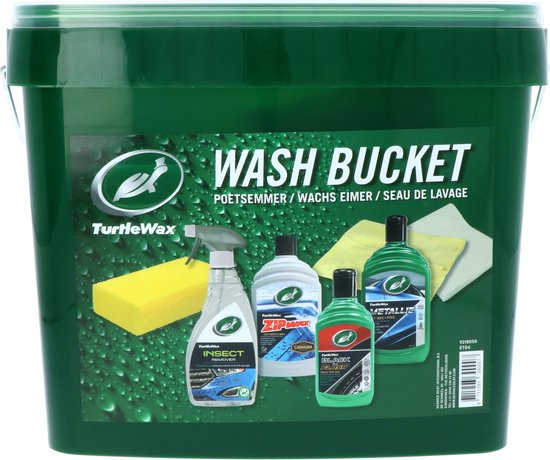 Groene Turtle Wax wasemmer met afbeeldingen van poetsmiddelen en accessoires. De emmer bevat een spons en poetspistool.